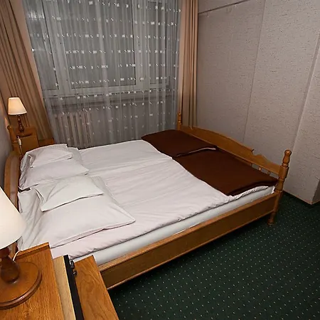 Hotel Gromada 2*